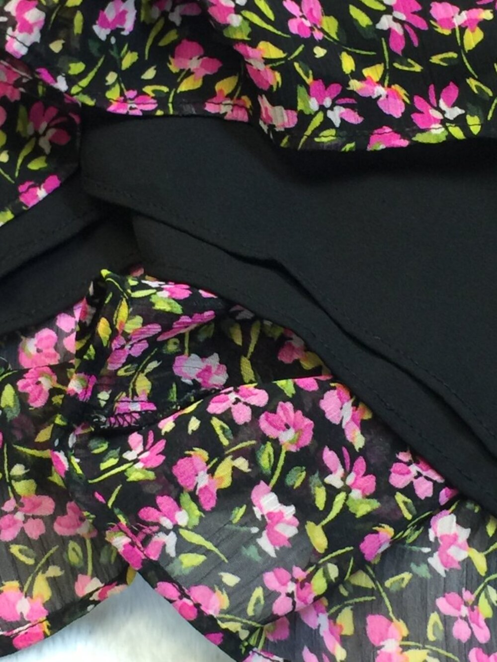 CeCe Mini Dress Size M Womans Black Pink Floral Print V-Neck Tiered Short Sleeve - Picture 8 of 13